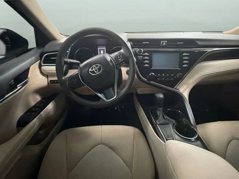 Used 2018 Toyota Camry LE w/ Convenience Package FWD image 11