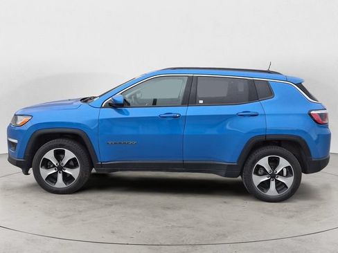 Used 2018 Jeep Compass Latitude w/ Popular Equipment Group AWD/4WD image 8