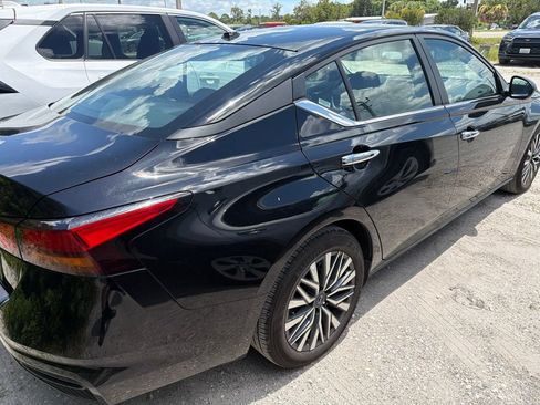 Used 2025 Nissan Altima 2.5 SV FWD image 8