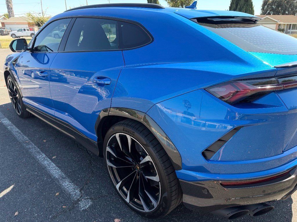 Used 2020 Lamborghini Urus AWD/4WD image 3