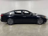 Used 2023 Nissan Altima 2.5 SV image 2