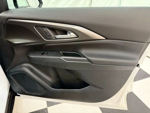 New 2026 Chevrolet Equinox EV LT image 18