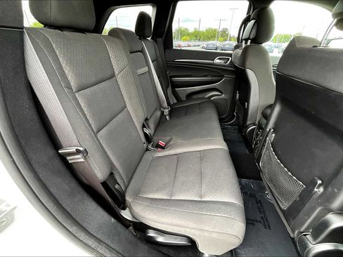 Used 2019 Jeep Grand Cherokee Laredo w/ Security & Convenience Group image 19
