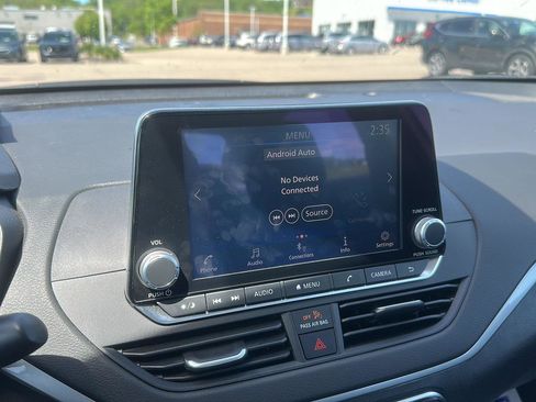 Used 2025 Nissan Altima 2.5 S FWD image 15