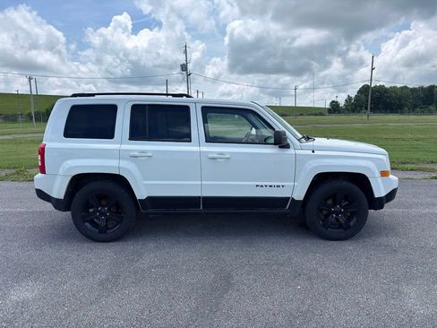 Used 2015 Jeep Patriot Sport w/ Power Value Group FWD image 8