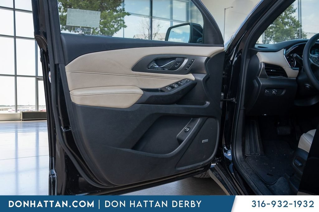 Used 2023 Chevrolet Traverse Premier FWD image 16