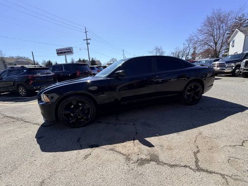 Used 2014 Dodge Charger R/T w/ Blacktop Package RWD image 34