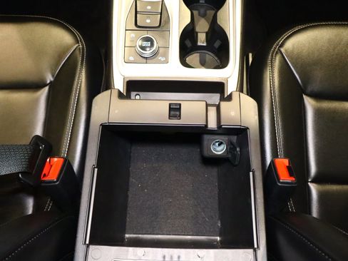 Used 2024 Ford Explorer XLT w/ Equipment Group 202A image 30