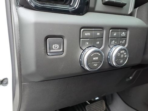 Used 2026 GMC Sierra 2500 AT4X image 13