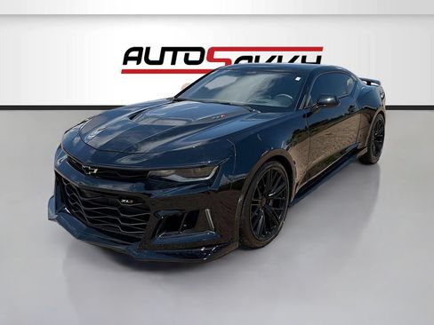 Used 2021 Chevrolet Camaro ZL1 RWD image 3