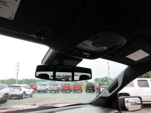 Used 2023 Chevrolet Colorado LT w/ LT Convenience Package AWD/4WD image 30