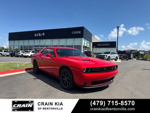 Used 2017 Dodge Challenger R/T w/ Driver Convenience Group RWD image 1