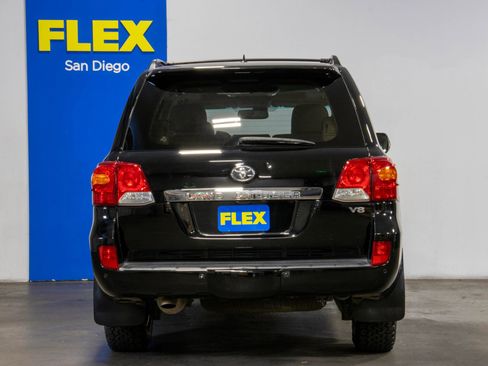 Used 2015 Toyota Land Cruiser image 4