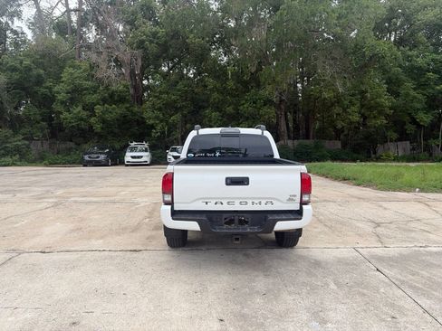 Used 2019 Toyota Tacoma TRD Sport AWD/4WD image 5