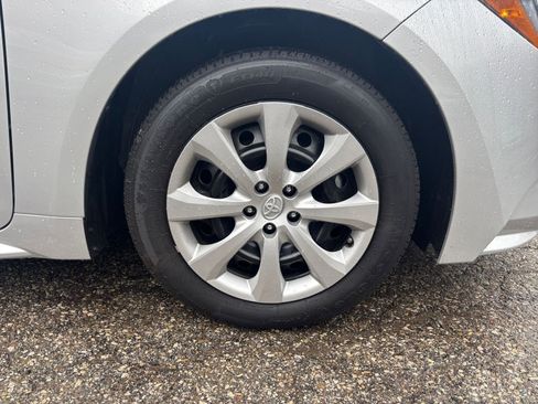 Used 2025 Toyota Corolla LE image 29