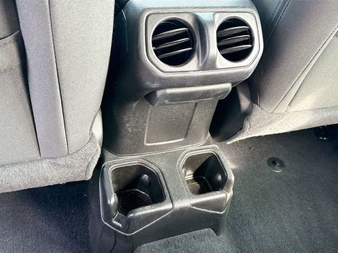 Used 2021 Jeep Wrangler Unlimited Sport image 27