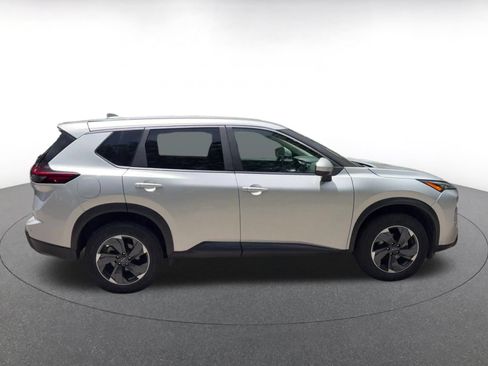 Used 2025 Nissan Rogue SV AWD/4WD image 16