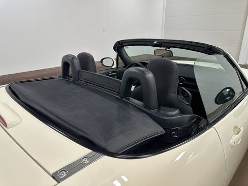 Used 2007 MAZDA MX-5 Miata Sport RWD image 90
