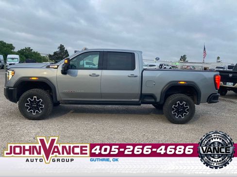 Used 2025 GMC Sierra 2500 AT4X AWD/4WD image 2
