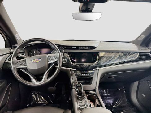 Used 2024 Cadillac XT6 Premium Luxury w/ Technology Package AWD/4WD image 25