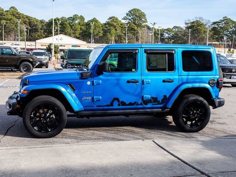 Used 2021 Jeep Wrangler Unlimited Sahara w/ Cold Weather Group image 3