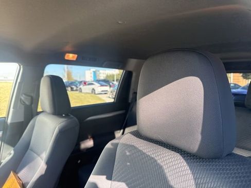 Used 2015 Toyota Highlander LE image 10