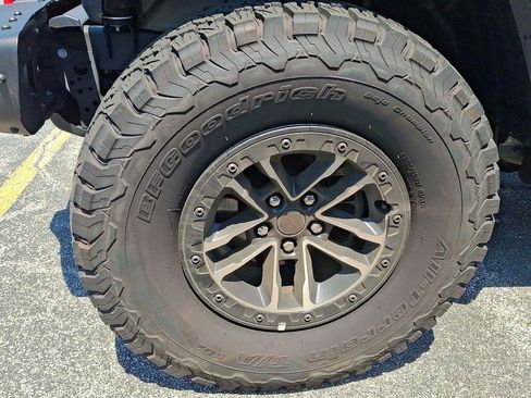 Used 2025 Jeep Wrangler Unlimited Rubicon AWD/4WD image 4