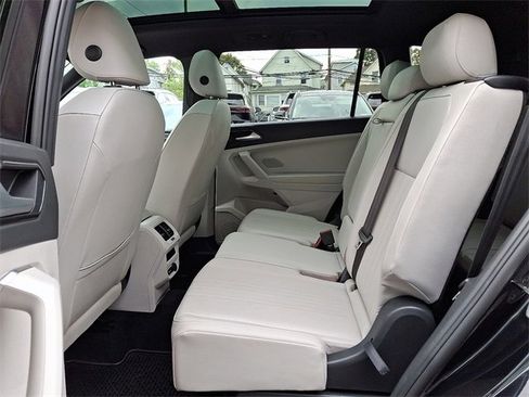 Certified 2023 Volkswagen Tiguan SE R-Line image 10
