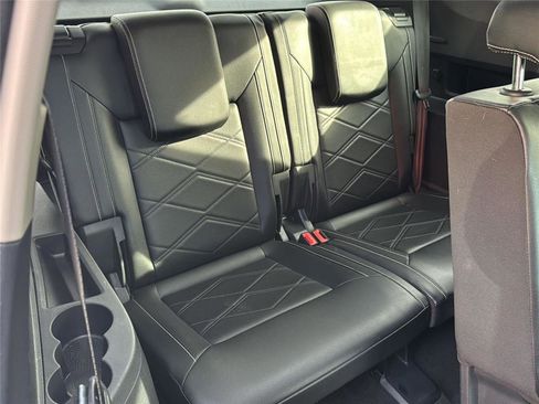 Used 2024 Volkswagen Atlas SE image 30