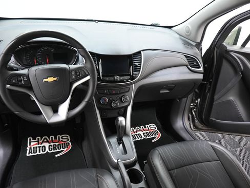 Used 2020 Chevrolet Trax LT w/ Driver Confidence Package FWD image 4