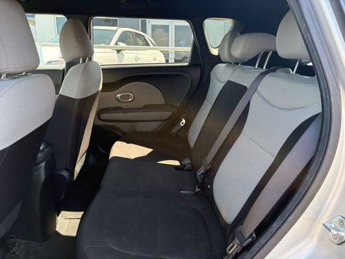 Used 2018 Kia Soul w/ Option Group 020 FWD image 16
