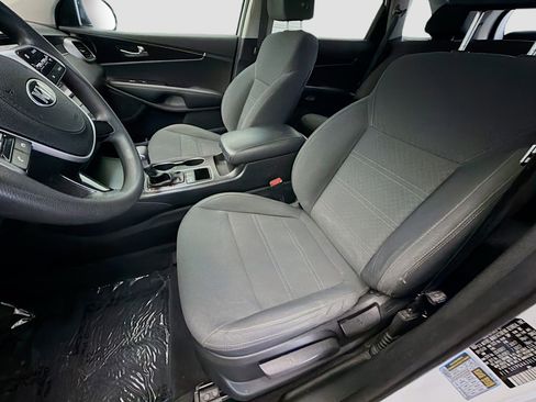 Used 2020 Kia Sorento LX FWD image 11