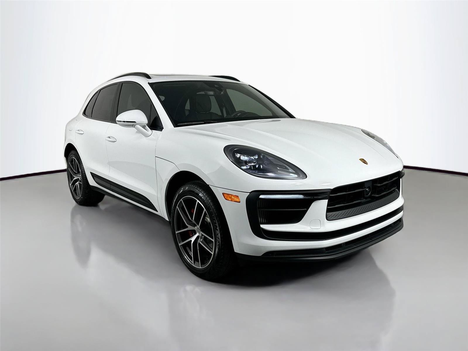 Used 2026 Porsche Macan Turbo Electric AWD/4WD image 9
