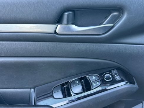 Used 2023 Nissan Altima 2.5 SV image 12