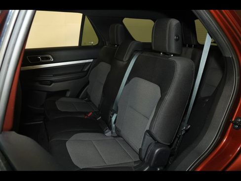 Used 2016 Ford Explorer XLT FWD image 18