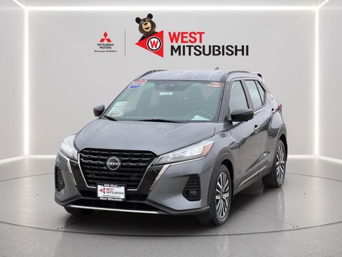 Used 2023 Nissan Kicks SR image 7