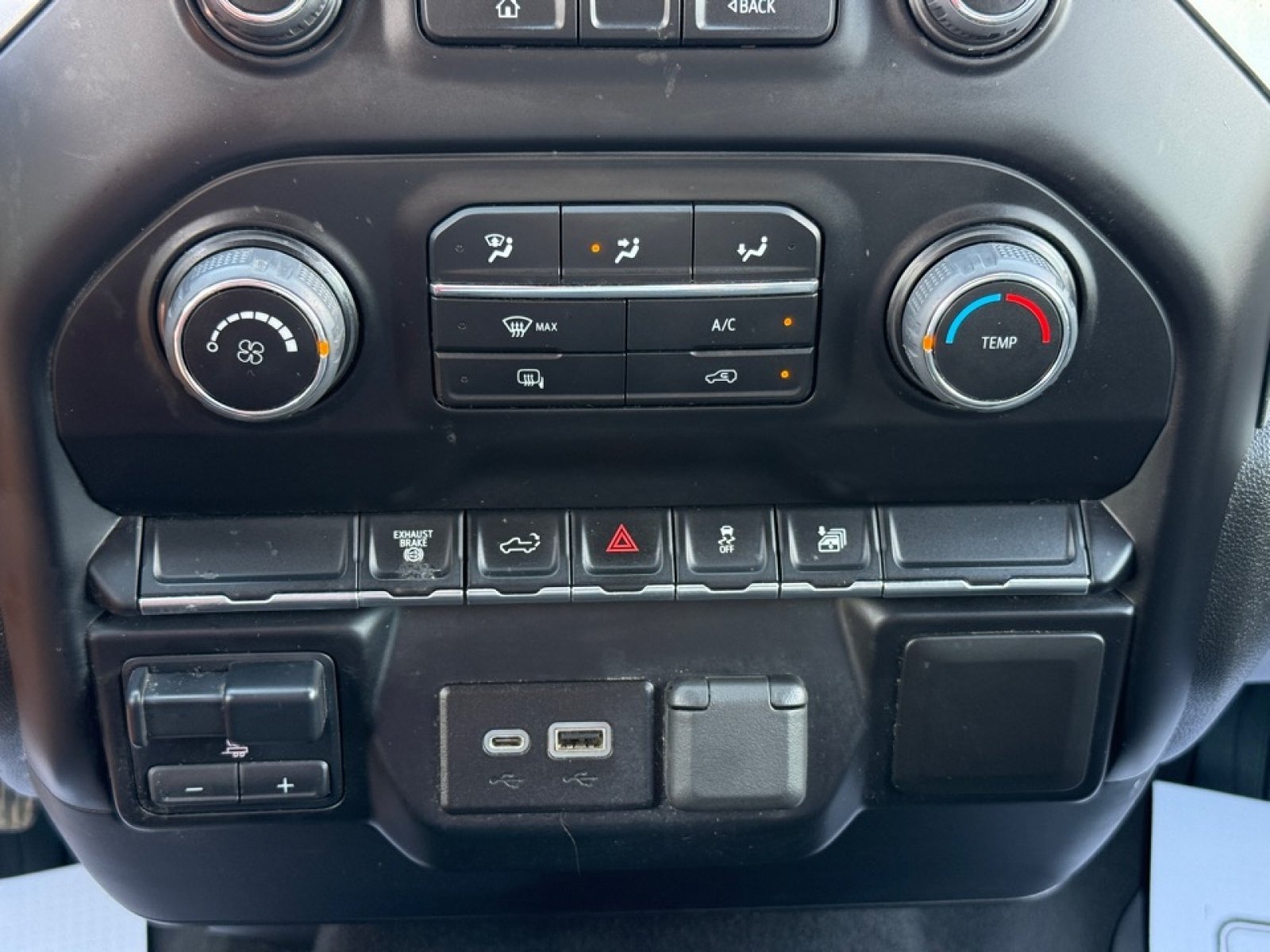 Used 2023 Chevrolet Silverado 3500 LT AWD/4WD image 15