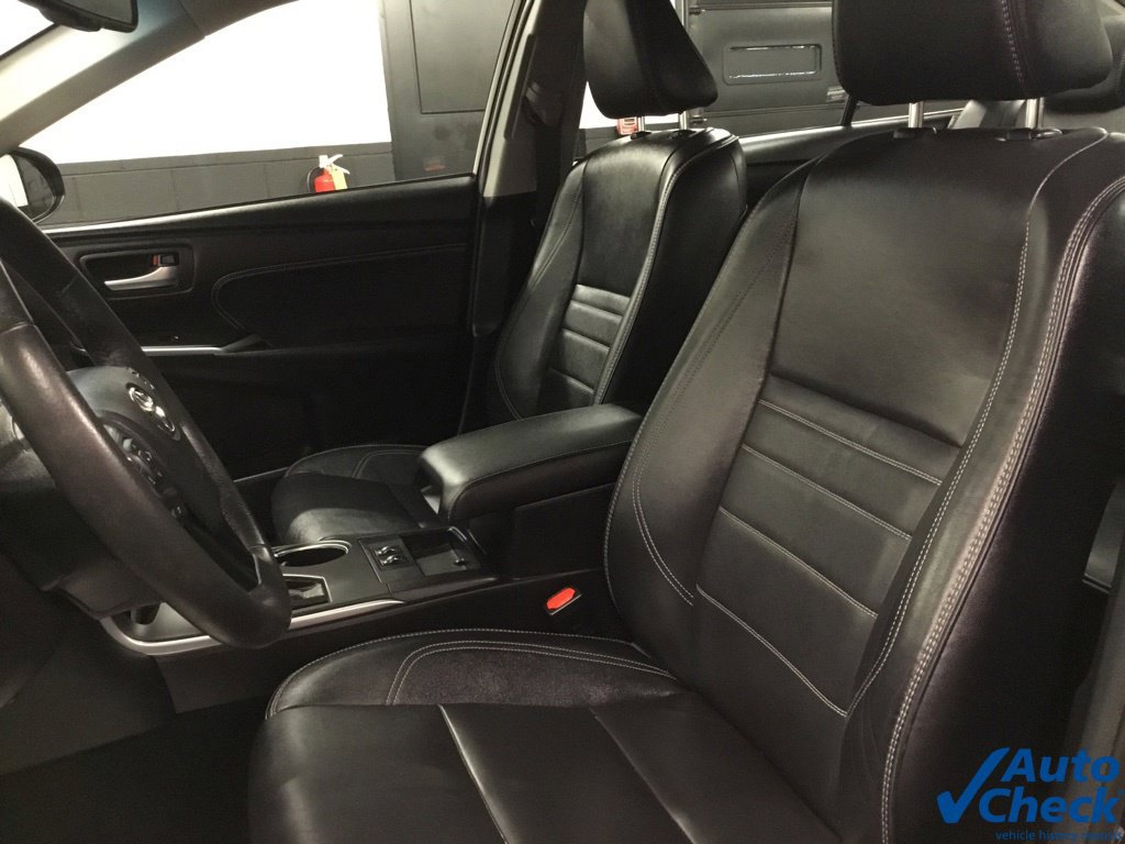 Used 2017 Toyota Camry XLE w/ Moonroof Package FWD image 28