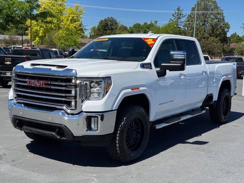 Used 2020 GMC Sierra 2500 SLT w/ Driver Alert Package I AWD/4WD image 3