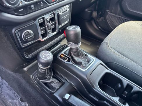 Used 2025 Jeep Wrangler Unlimited Sahara AWD/4WD image 41