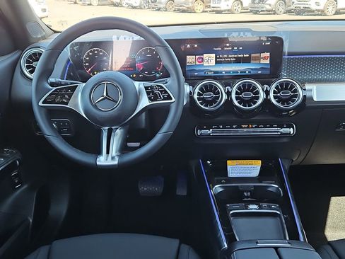 New 2025 Mercedes-Benz GLB 250 image 16
