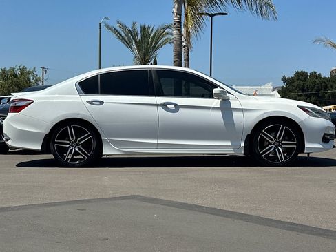 Used 2016 Honda Accord Touring image 3