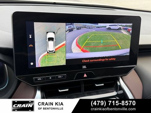 Used 2023 Toyota Venza Limited AWD/4WD image 16