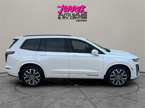 Used 2024 Cadillac XT6 Sport w/ Technology Package image 17