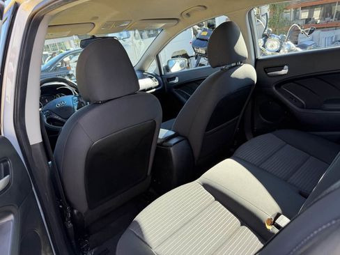 Used 2017 Kia Forte LX w/ LX Popular Package image 18