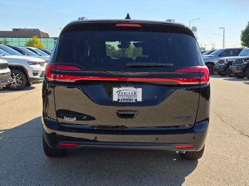 New 2026 Chrysler Pacifica Limited w/ S Appearance Package image 13