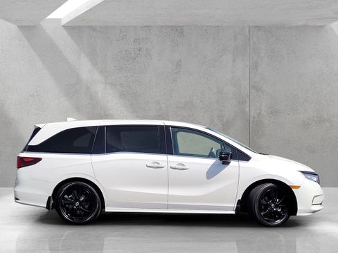 Used 2023 Honda Odyssey Sport image 3
