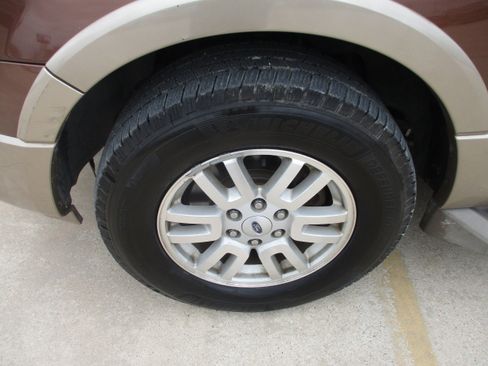 Used 2012 Ford Expedition XLT image 3