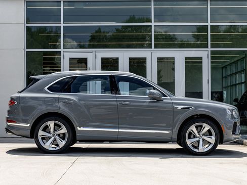 Used 2024 Bentley Bentayga image 4