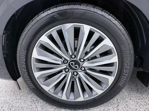 Used 2025 INFINITI QX80 Sensory AWD/4WD image 12